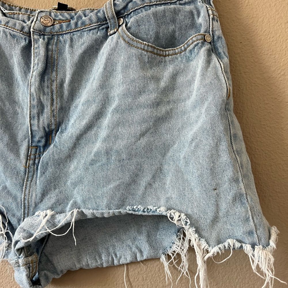 Missguided Distressed Jean Shorts - Picture 2 of 6